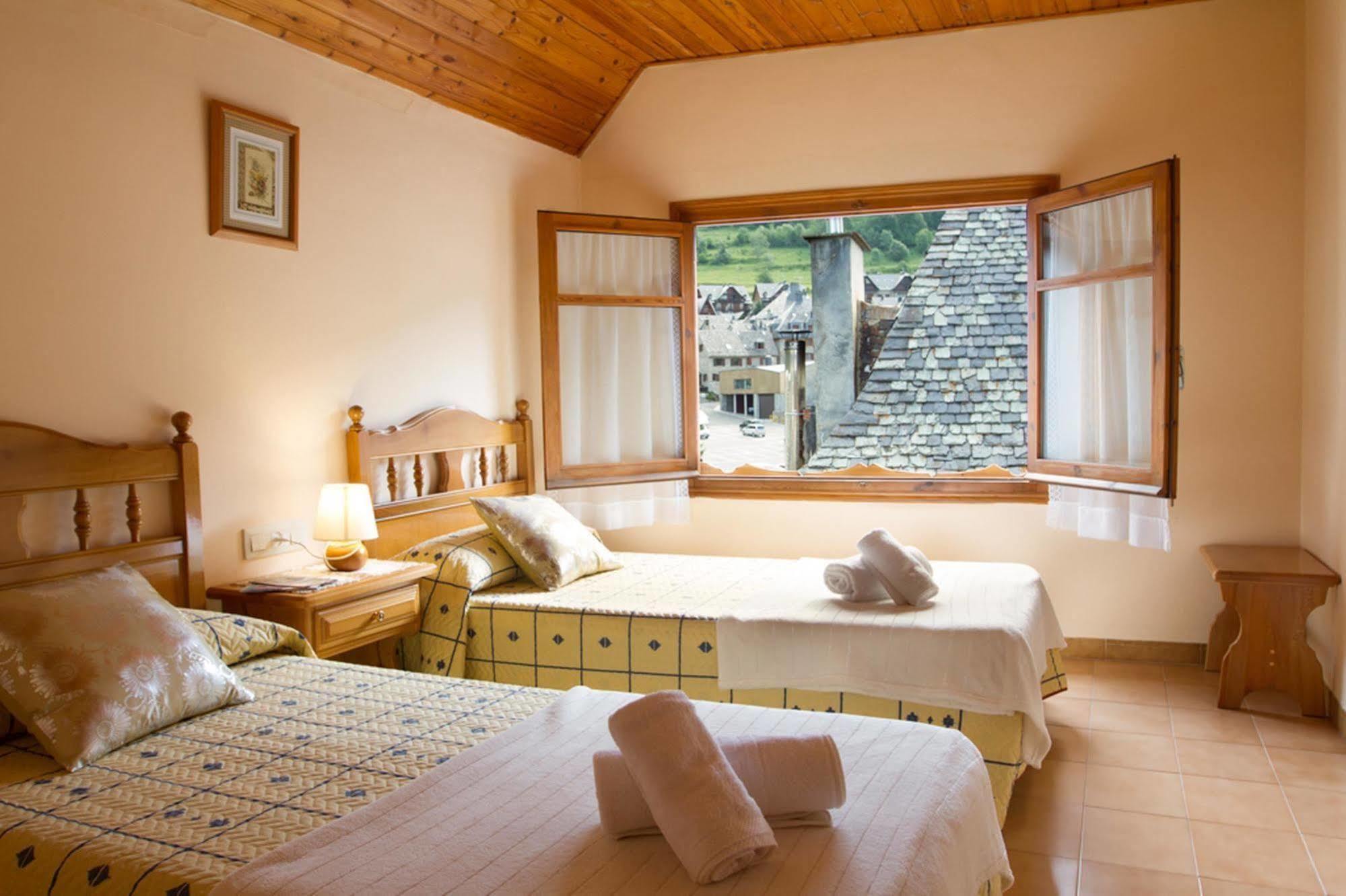 Hostal Aiguamog Salardu Luaran gambar